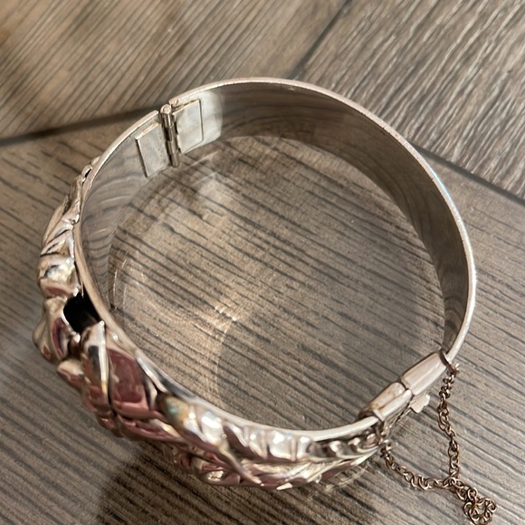 Antique Victorian Silver Plate Flower Repousse Bracelet Hinged Bangle - Picture 6 of 16